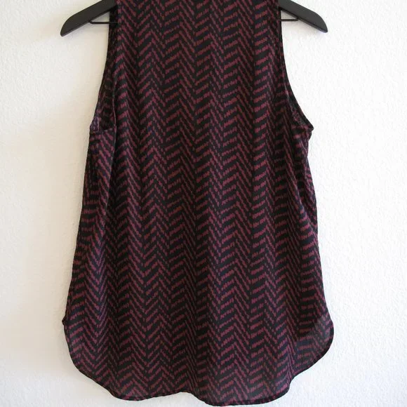 VINCE CAMUTO Black and Burgundy Chevron Top - Picture 2 of 10